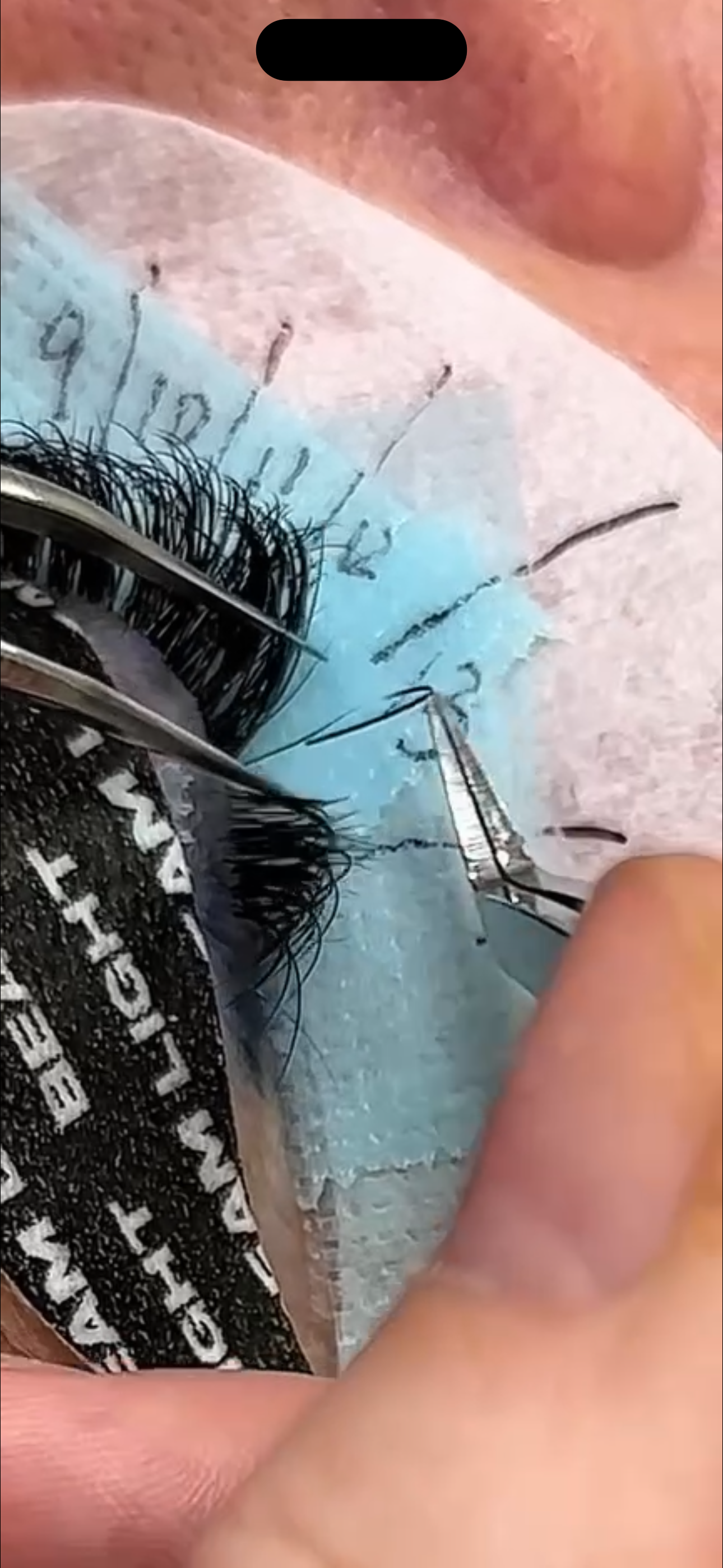 1:1 Pro Lash Extension Masterclass - Preparation, application, removal of outgrown lashes, Business & Content strategy